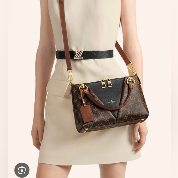 NEW Authentic Louis Vuitton V Tote BB Noir - Picture 1 of 11